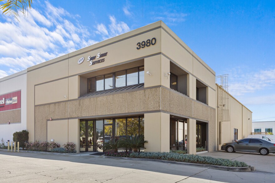 More Photos Of 3980 E Miraloma Ave, Anaheim Warehouse For Lease