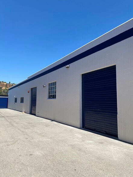 More Photos Of 9281 Borden Ave, Sun Valley Unknown For Lease