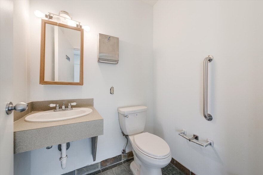 More Photos Of 2701 Osler Dr, Grand Prairie Medical For Sale