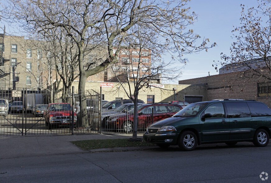 More Photos Of 1516 W Adams St, Chicago Flex For Lease