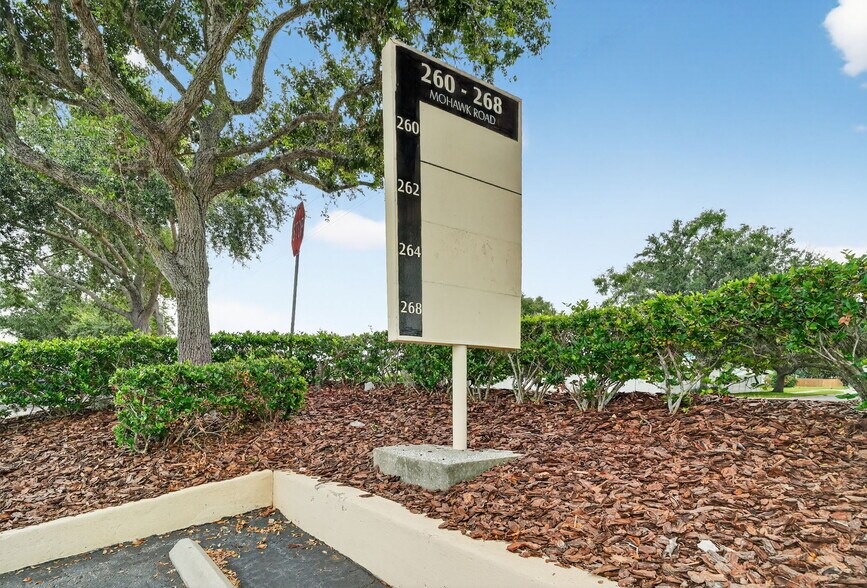 More Photos Of 260-268 Mohawk Rd, Clermont Medical For Lease