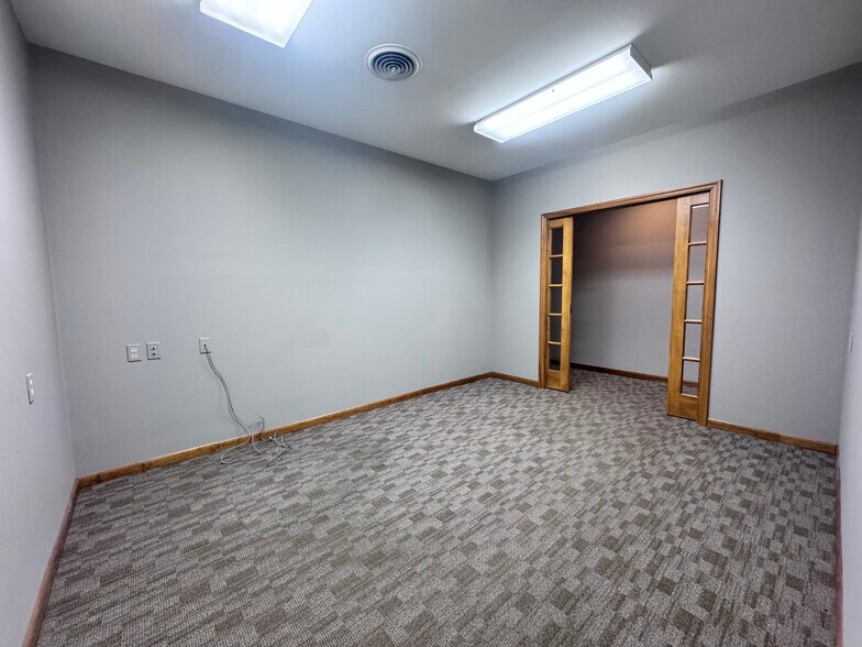 More Photos Of 217 N Randolph St, Macomb Office For Sale