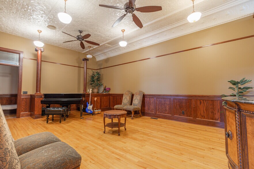 More Photos Of 114 S State St, Fall Creek Office For Lease