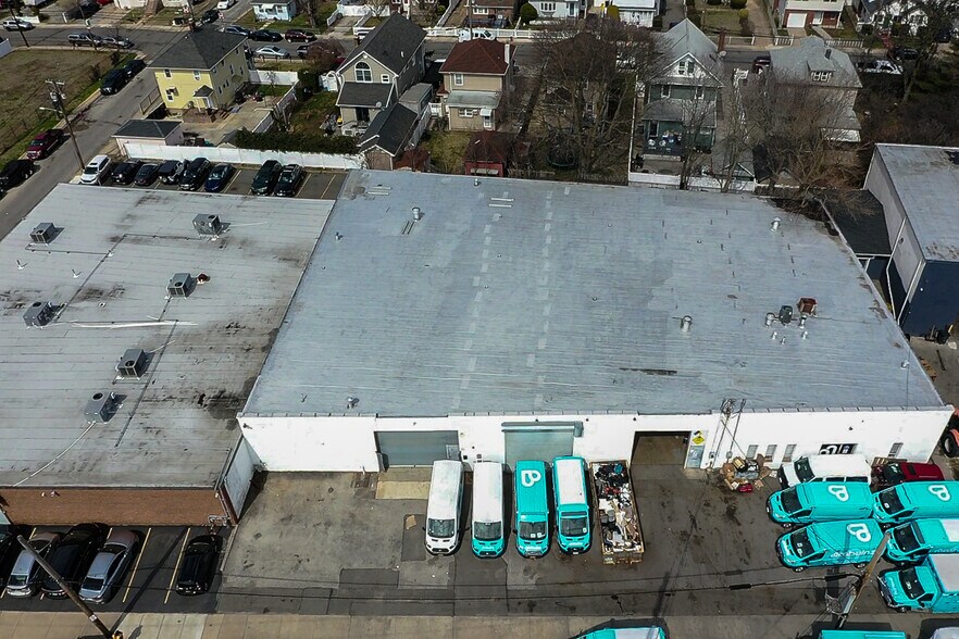 More Photos Of 444 Bayview Ave, Inwood Warehouse For Sale