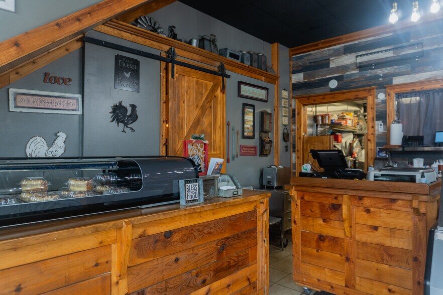 More Photos Of 3927-3929 Ames Ave, Omaha Storefront Retail Residential For Lease