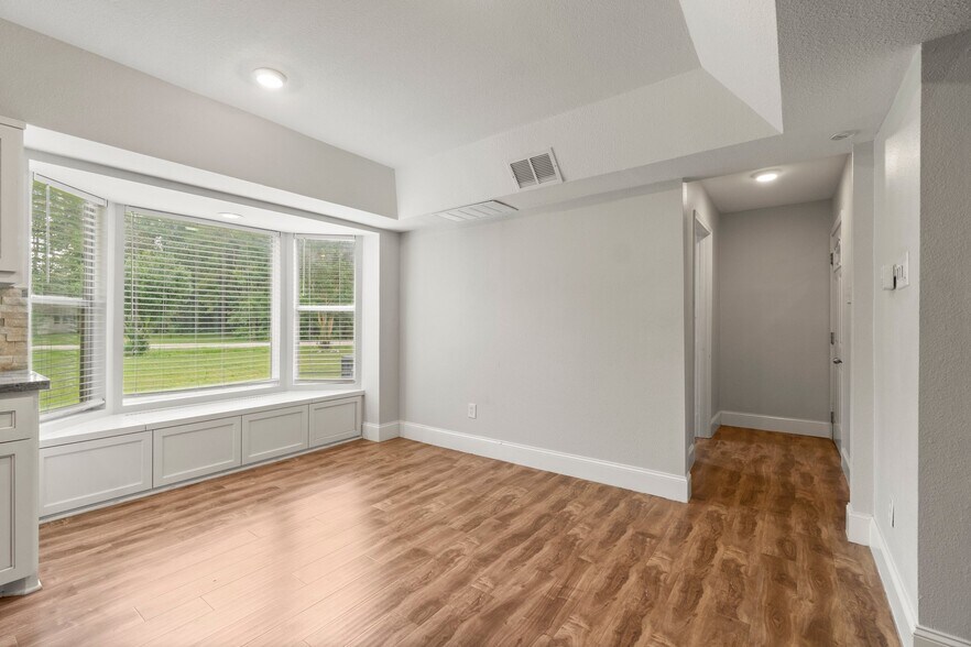 More Photos Of 2042 Teal Dr, Spring Dormitory For Sale