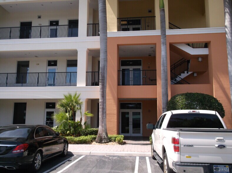 More Photos Of 2465 Mercer Ave, West Palm Beach Office For Lease