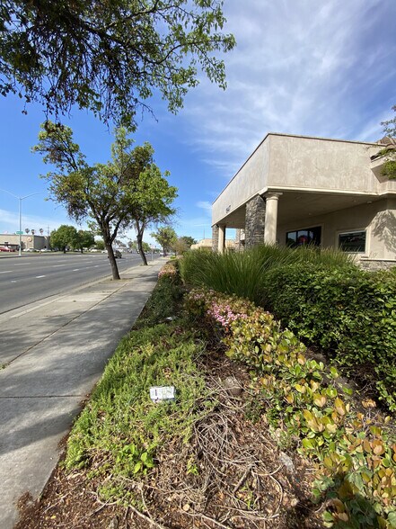 More Photos Of 1547 E March Ln, Stockton Bank For Lease