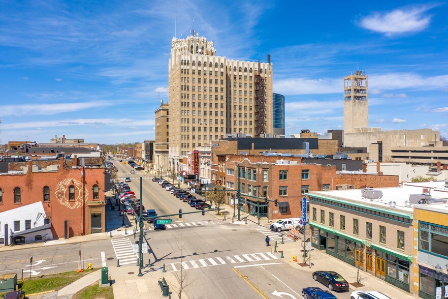 More Photos Of 6 N Saginaw St, Pontiac Storefront Retail Residential For Sale