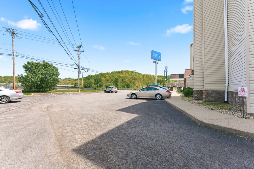 More Photos Of 15 Lawless Rd, Morgantown Hotel For Sale