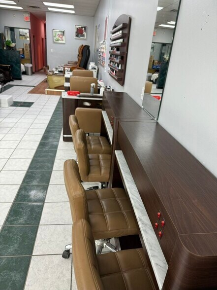 More Photos Of 330-350 S Salem St, Dover Freestanding For Lease