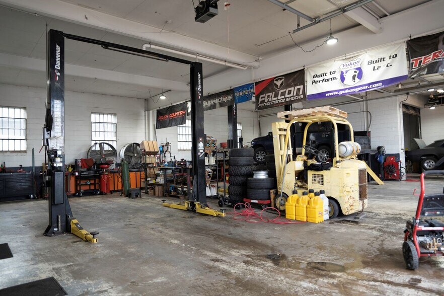 More Photos Of 7002 L St, Omaha Service For Sale