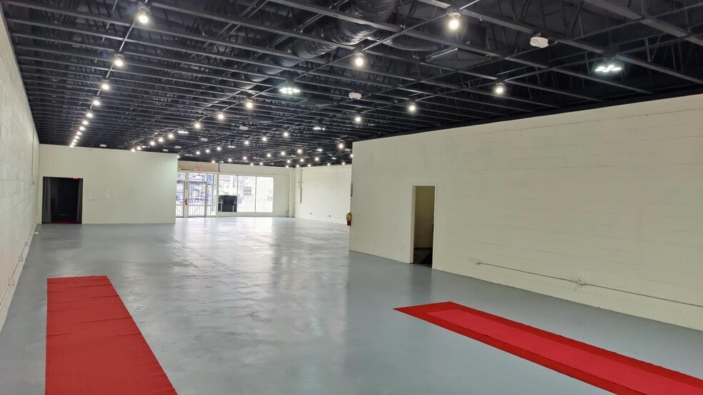 More Photos Of 953 E Sahara Ave, Las Vegas Storefront For Lease