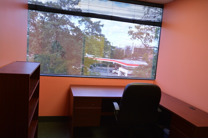 More Photos Of 438 N Frederick Ave, Gaithersburg Medical For Sale