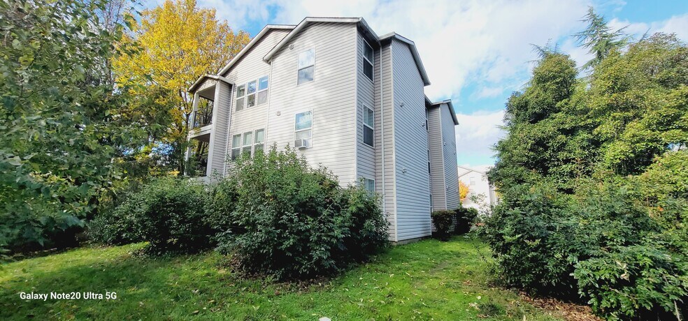 More Photos Of 8824-8828 SE Flavel St, Portland Apartments For Sale