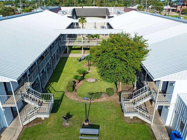 More Photos Of 1381 W Tunnel Blvd, Houma Hotel For Sale