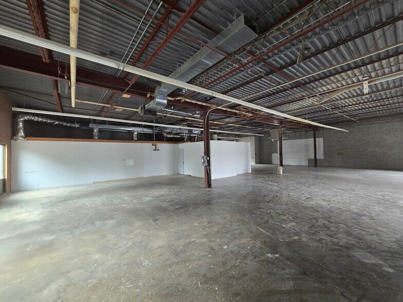 More Photos Of 45 Pacific Crt, London Flex For Sale