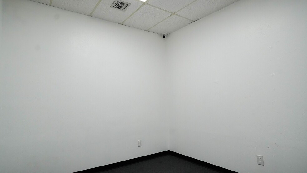 More Photos Of 8700 9th Ave, Port Arthur Office Residential For Lease