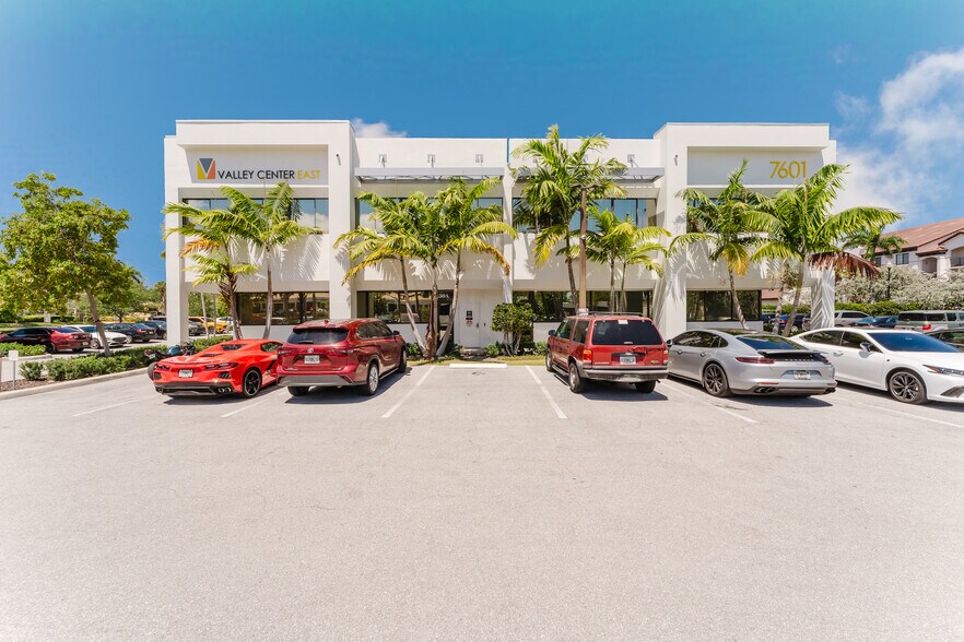 More Photos Of 7601 N Federal Hwy, Boca Raton Office For Lease