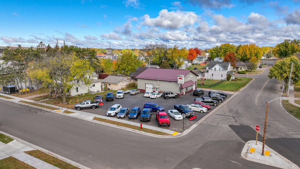 More Photos Of 1417 Martin Rd, Bloomer Auto Repair For Sale