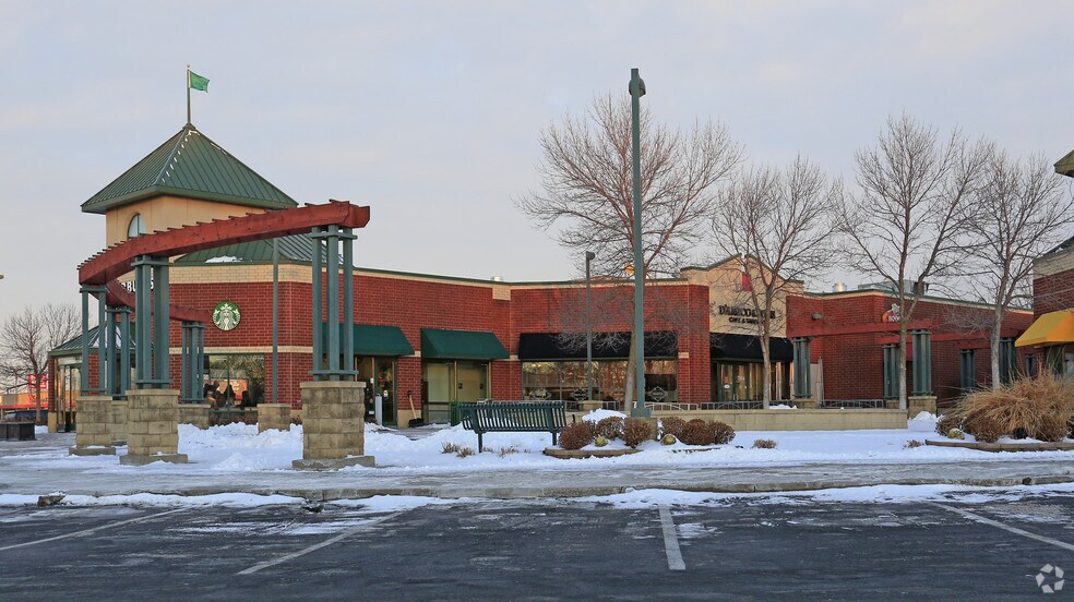 More Photos Of 7700-7812 W Highway 55, Golden Valley General Retail For Lease