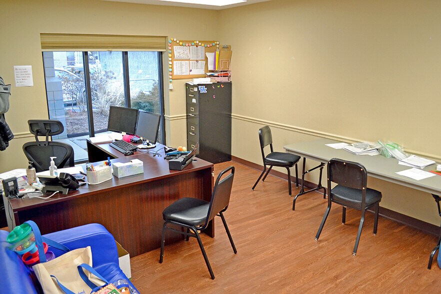 More Photos Of 2413 Corporate Ctr, Granite City General Retail For Sale