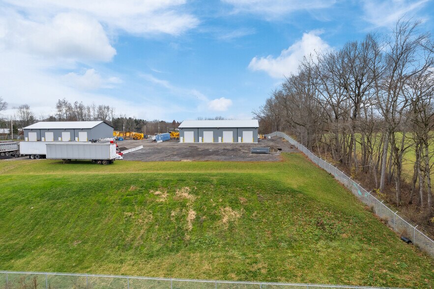 More Photos Of 204 Trump Ave NE, East Canton Flex For Lease