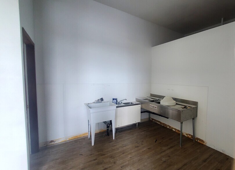 More Photos Of 63281 WA-14, Underwood Flex For Sale