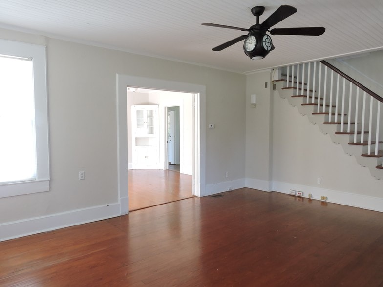 More Photos Of 2216 Mahan Dr, Tallahassee Office Residential For Sale