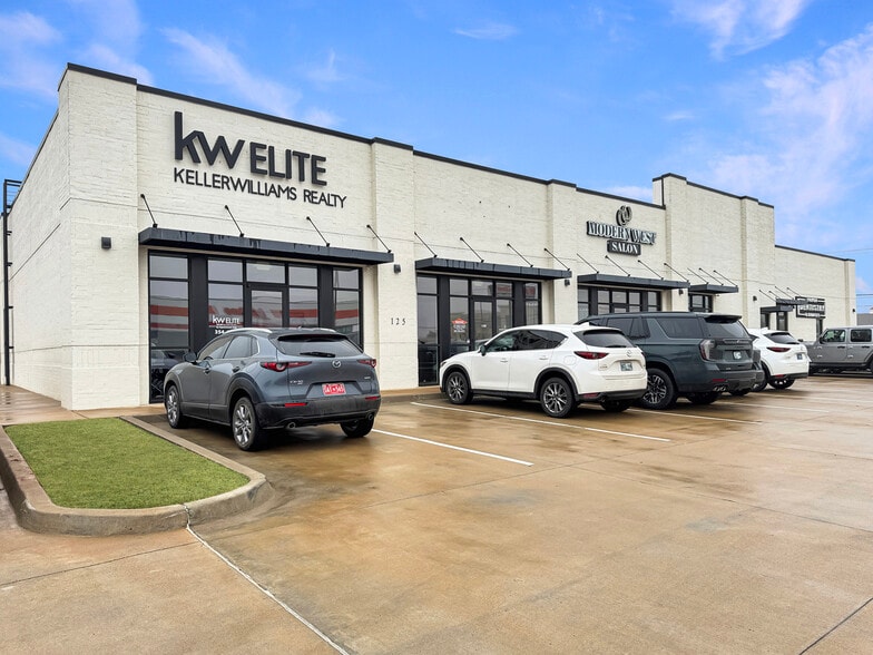 Primary Photo Of 901 E Main St, Yukon Coworking Space