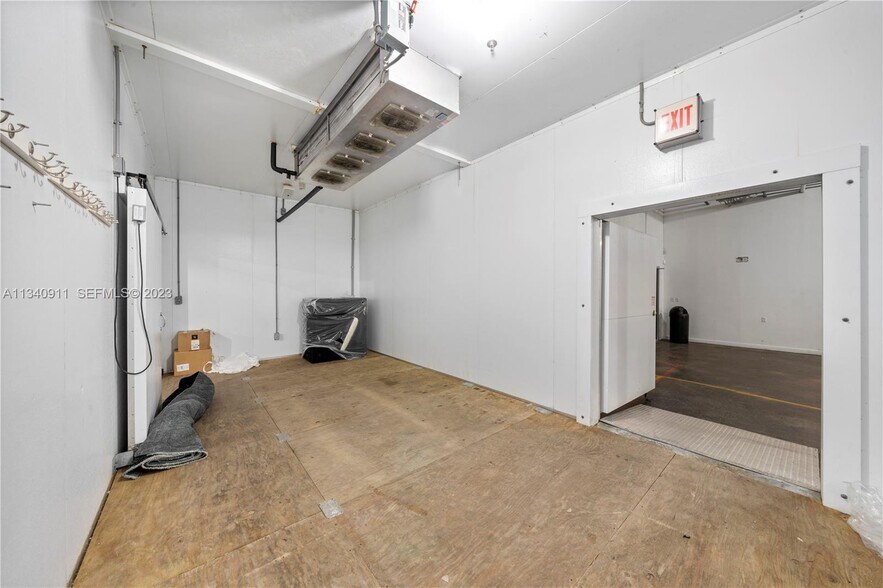 More Photos Of 2585 NW 21st Ter, Miami Warehouse For Lease