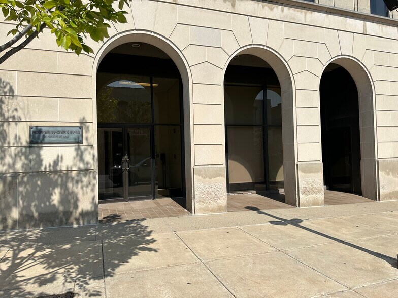 More Photos Of 103 Lincolnway, Valparaiso Storefront Retail Office For Lease