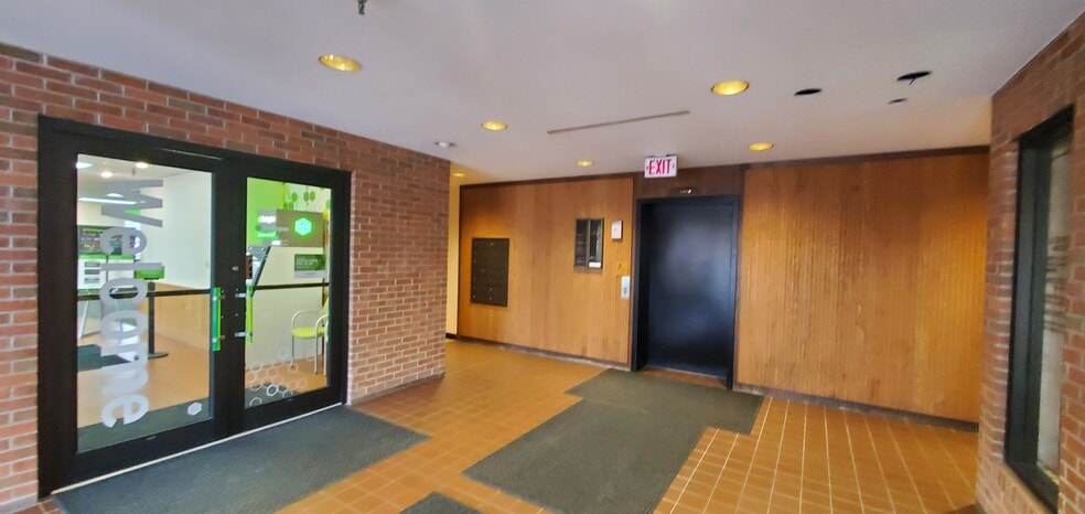 More Photos Of 1220 Meadow Rd, Northbrook Medical For Lease