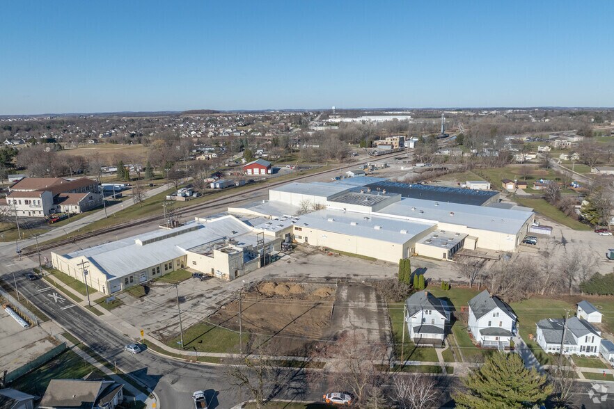 More Photos Of 426 S Montgomery St, Watertown Manufacturing For Lease