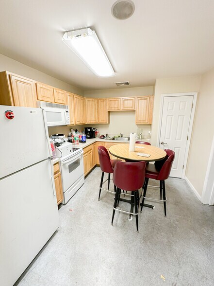 More Photos Of 121 Rental Ln, Grasonville Light Distribution For Lease