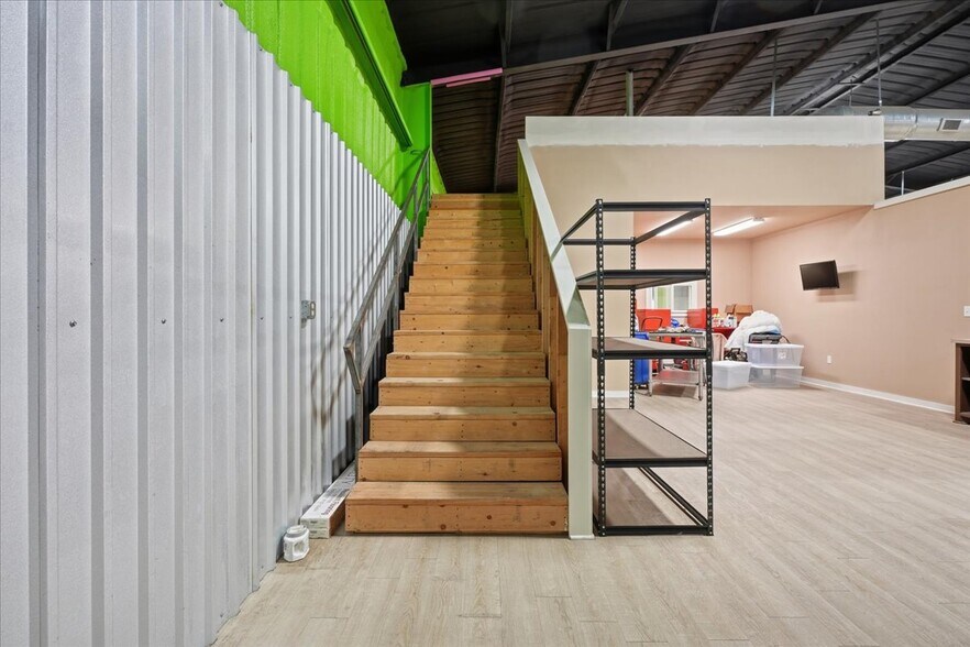 More Photos Of 3118 E Slaton Hwy, Lubbock Showroom For Sale