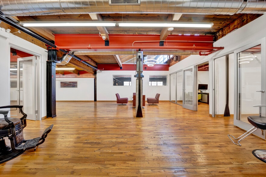 More Photos Of 6625 N Avondale Ave, Chicago Manufacturing For Lease