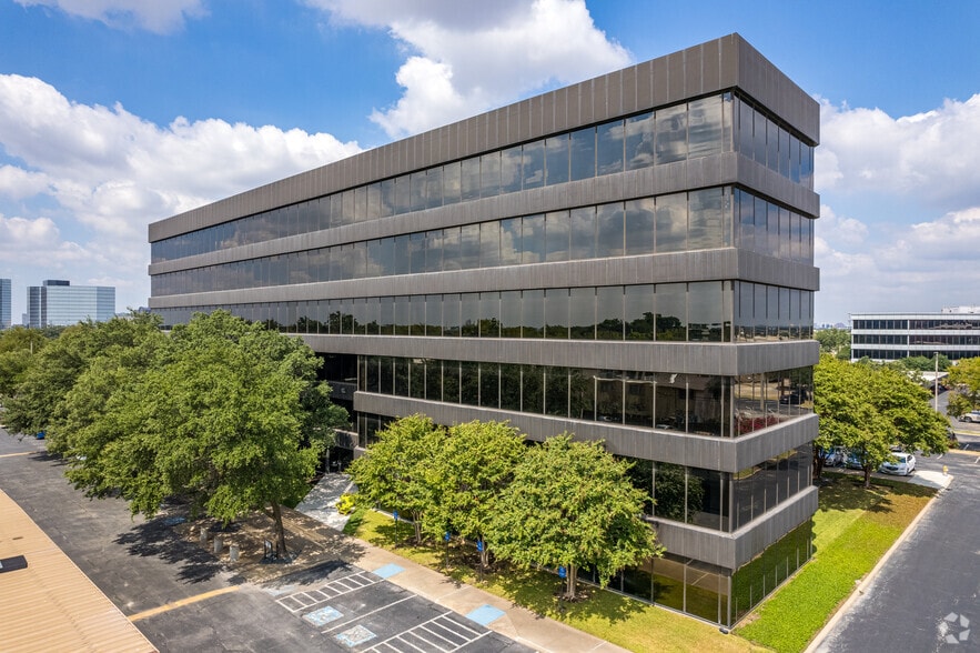 More Photos Of 5720 Lyndon B Johnson Fwy, Dallas Office For Lease