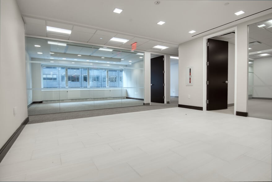 More Photos Of 711 Third Ave, New York Office For Lease