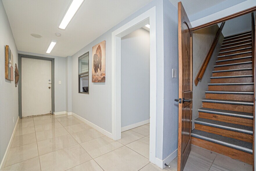 More Photos Of 3500 Confederate Rd, El Paso Warehouse For Sale