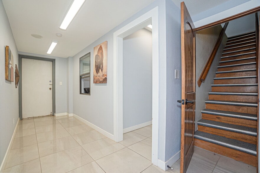 More Photos Of 3500 Confederate Rd, El Paso Warehouse For Sale