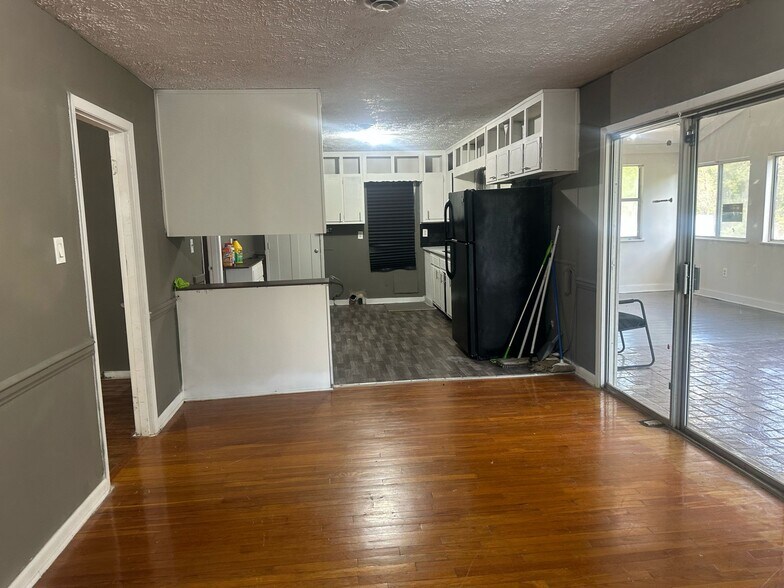 More Photos Of 115 Commerce Dr, Stockbridge Industrial For Lease