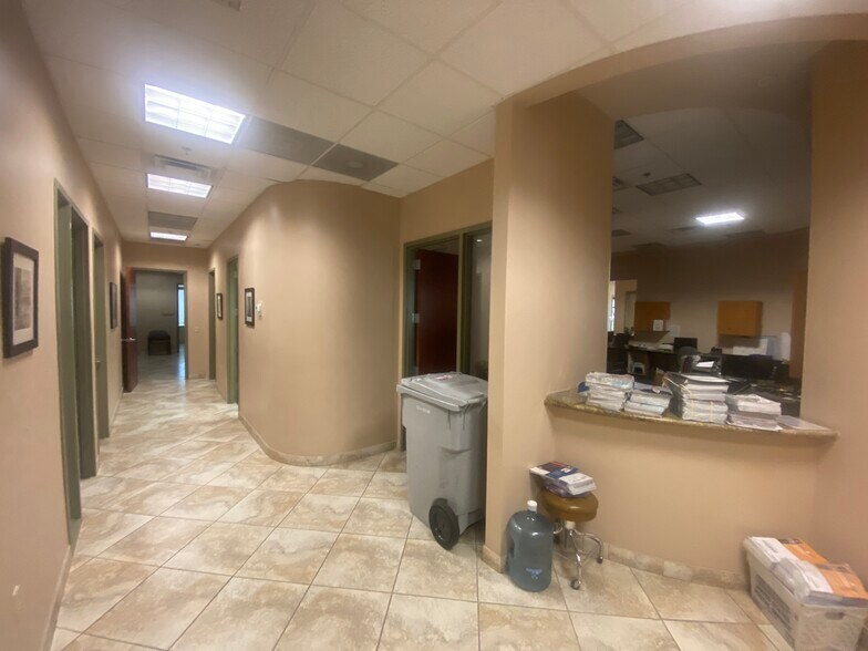 More Photos Of 6677 W Thunderbird Rd, Glendale Medical For Lease