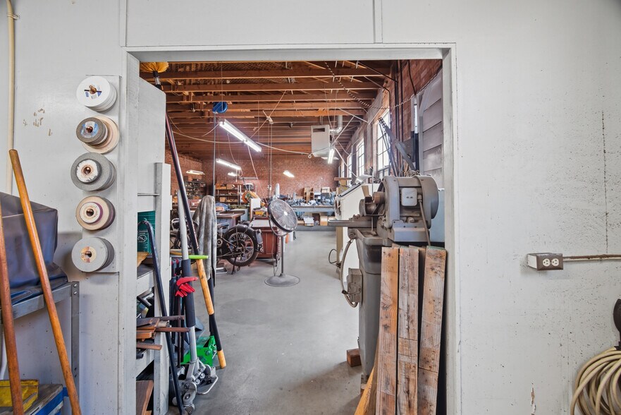 More Photos Of 11856 Mississippi Ave, Los Angeles Warehouse For Sale