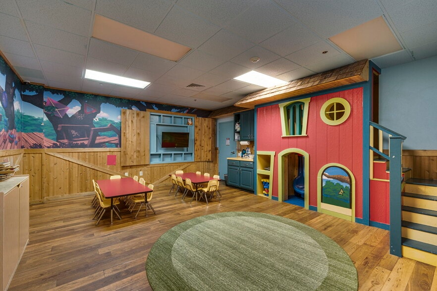 More Photos Of 260 N Miller Rd, Mansfield Religious Facility For Sale