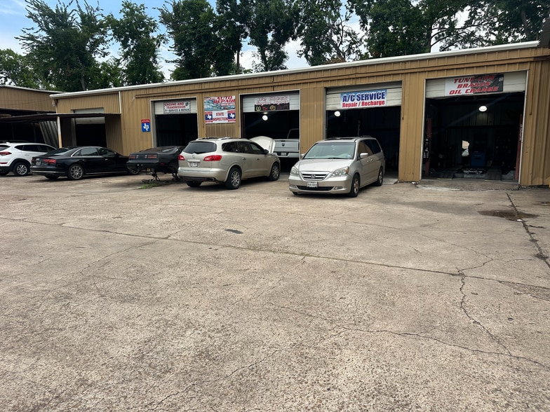 Primary Photo Of 1428 Blalock Rd, Houston Manufacturing For Sale