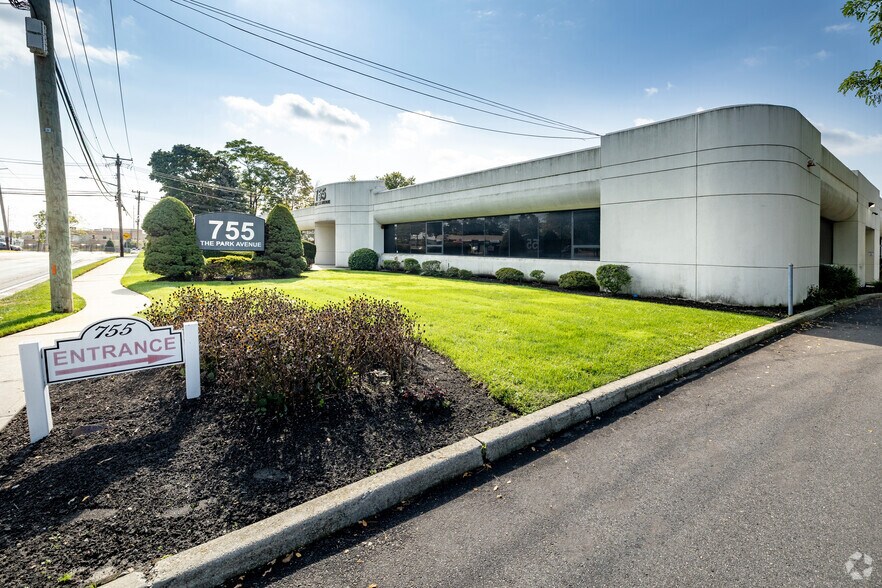 More Photos Of 755 Park Ave, Huntington Medical For Lease