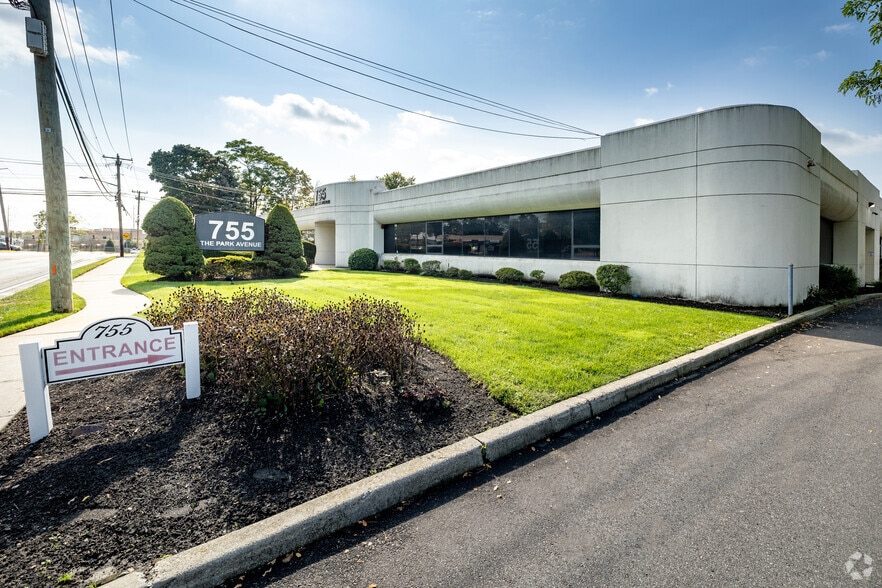More Photos Of 755 Park Ave, Huntington Medical For Sale