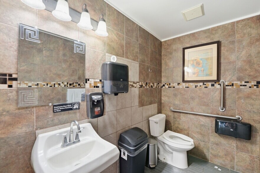 More Photos Of 1404 E College Dr, Marshall General Retail For Sale