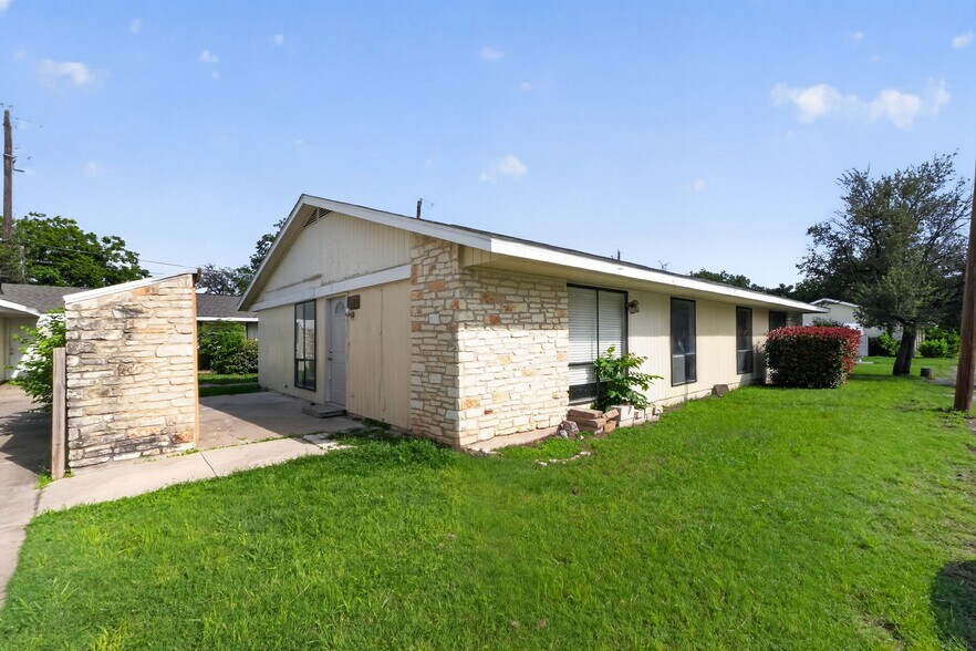 More Photos Of 1500 Park Ln, Georgetown Multifamily For Sale